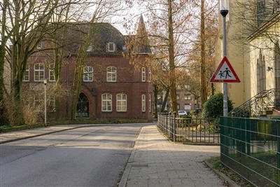 Comment choisir des bornes de signalisation pour la sécurité des piétons dans les écoles ?